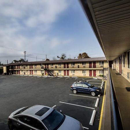 Days Inn By Wyndham Portland Central Exterior photo