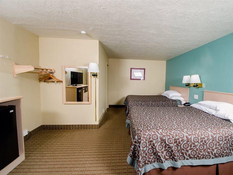 Days Inn By Wyndham Portland Central Exterior photo