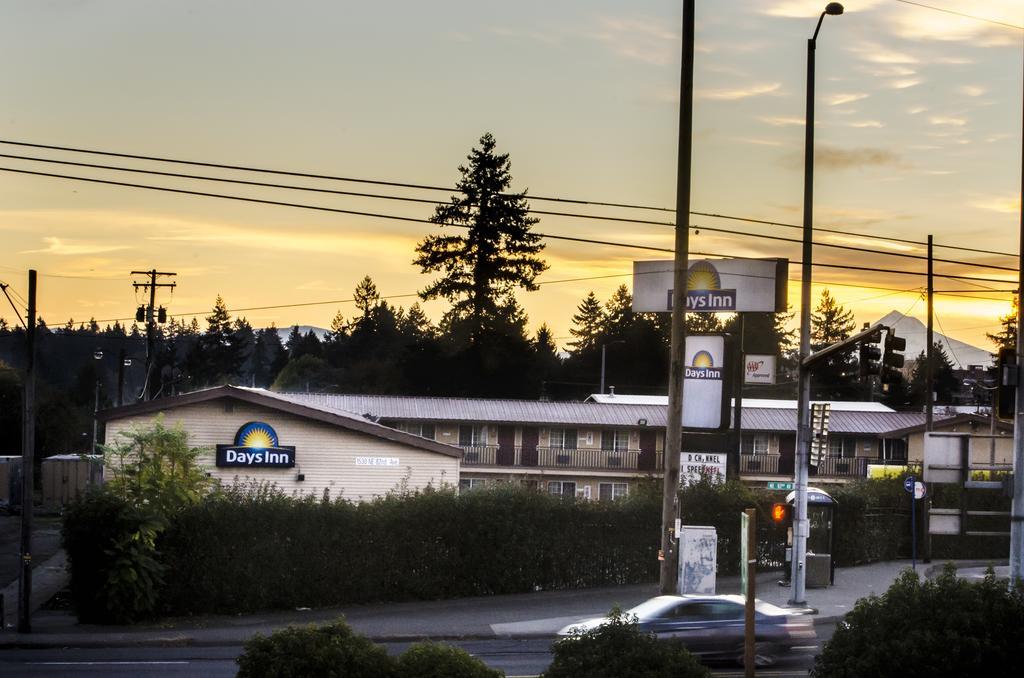 Days Inn By Wyndham Portland Central Exterior photo