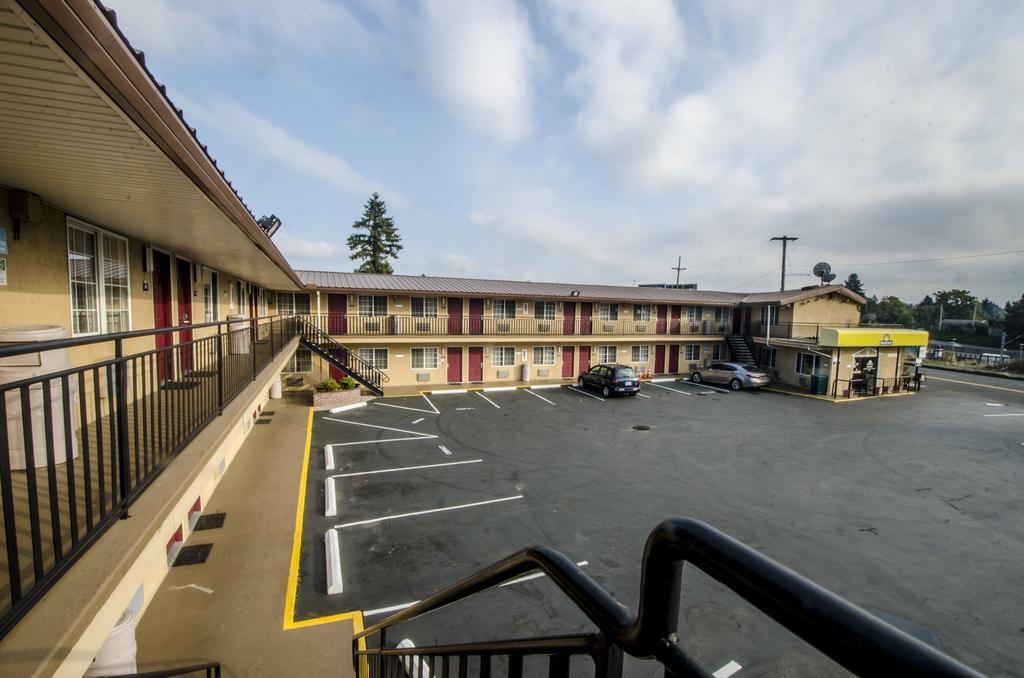 Days Inn By Wyndham Portland Central Exterior photo