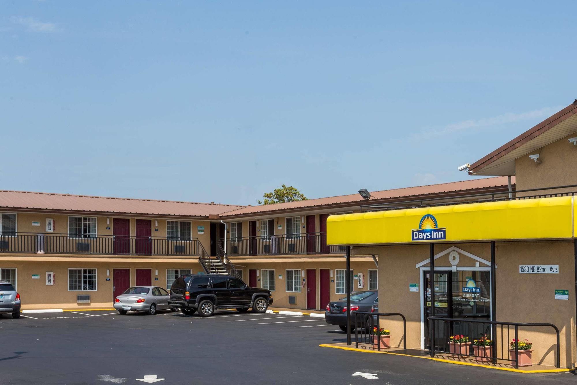 Days Inn By Wyndham Portland Central Exterior photo